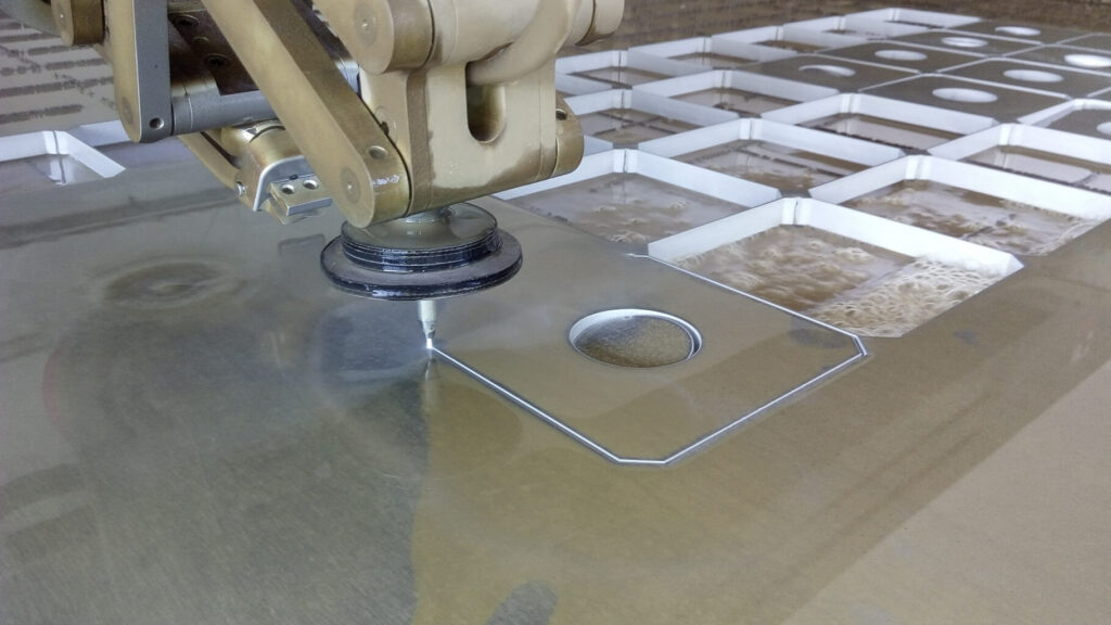 Wycinanie elementów metalowych przy pomocy waterjeta