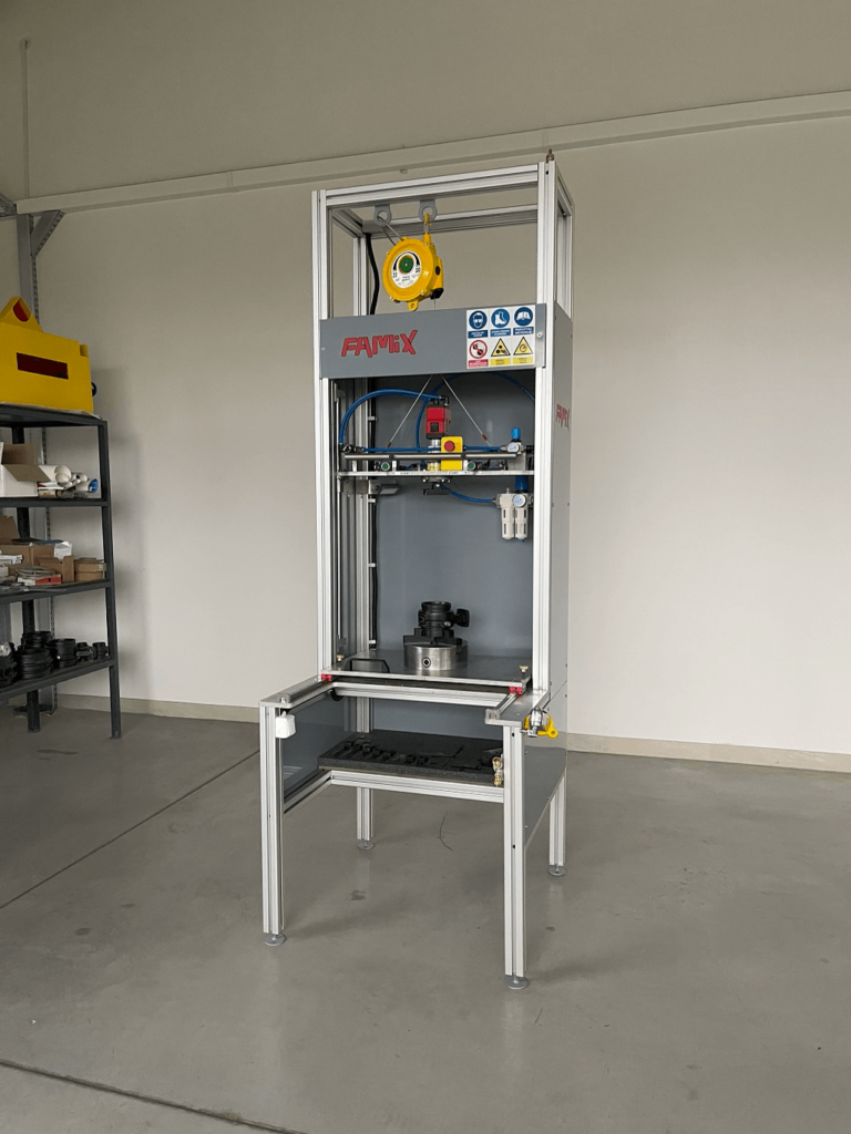 Skręcarka do zaworów - widok z boku